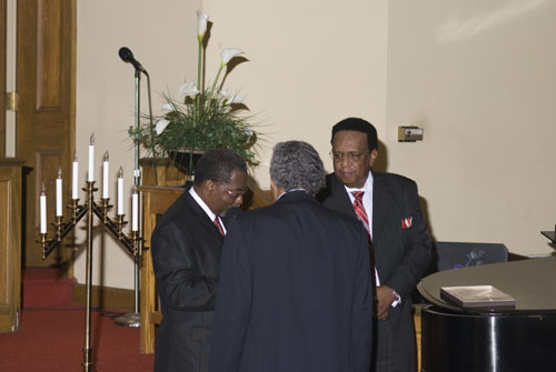 3-Dr. Edgar Scott, Jr. Receives an Award for Distinguished Service as a Physician